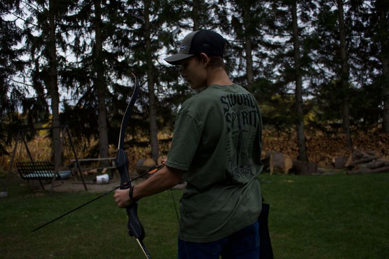 Back print, bow in hand
