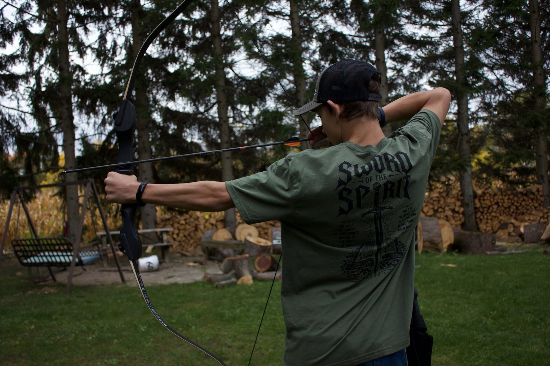 Back print while drawing a bow
